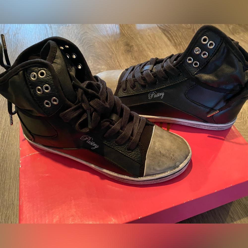 NWT Pastry Hiphop Sneaker ssize 6